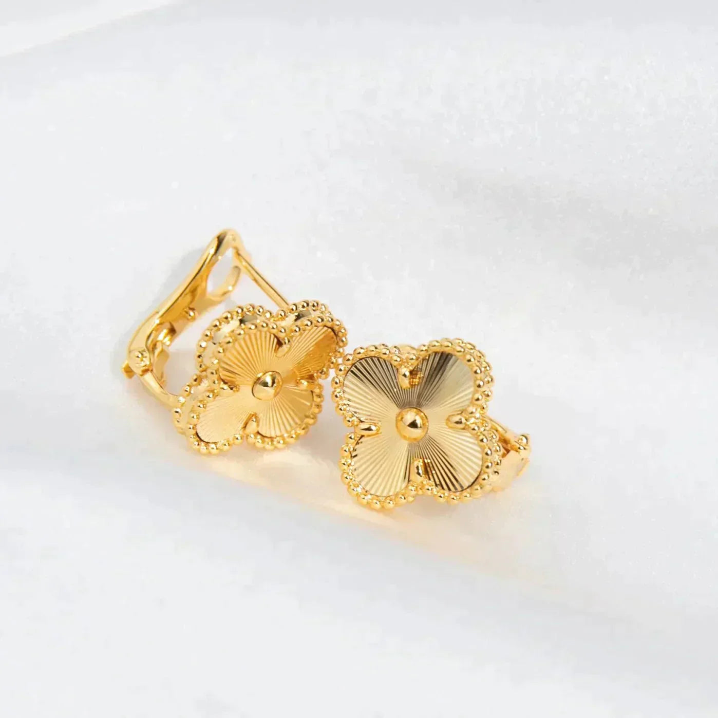 TimiCLOVER MEDIUM 1 MOTIFS LASER EARRINGS