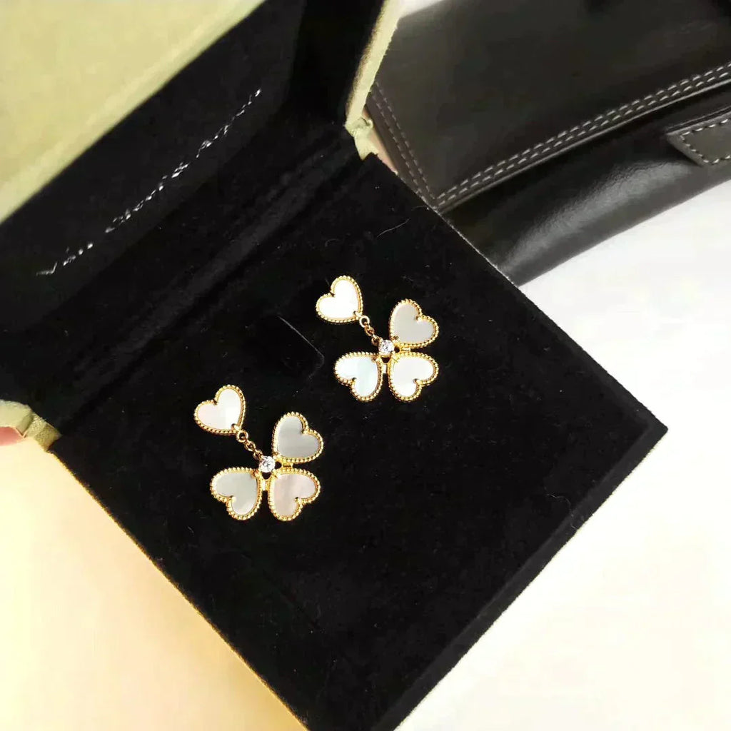 TimiCLOVER SWEET WHITE MOP EARRINGS