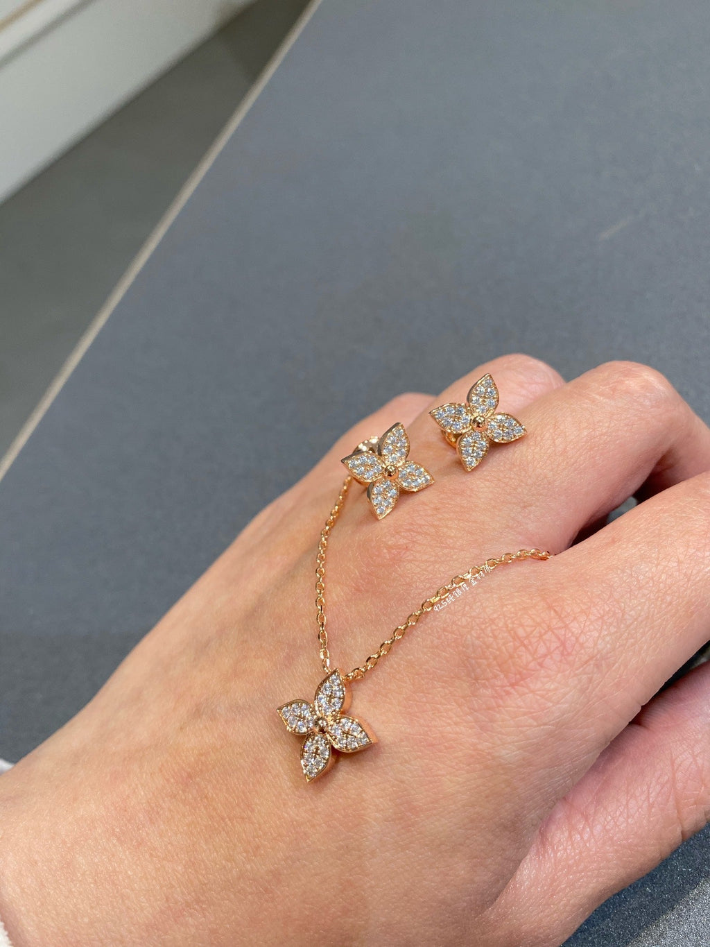 TimiSTAR DIAMOND NECKALCE