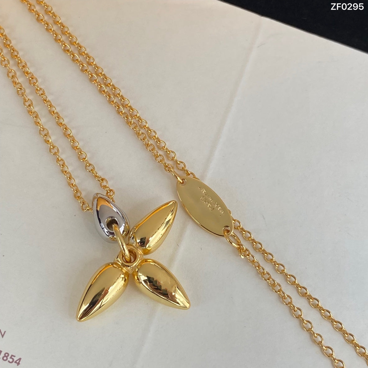 TimiLOUISETTE PEDANT GOLD NECKLACE