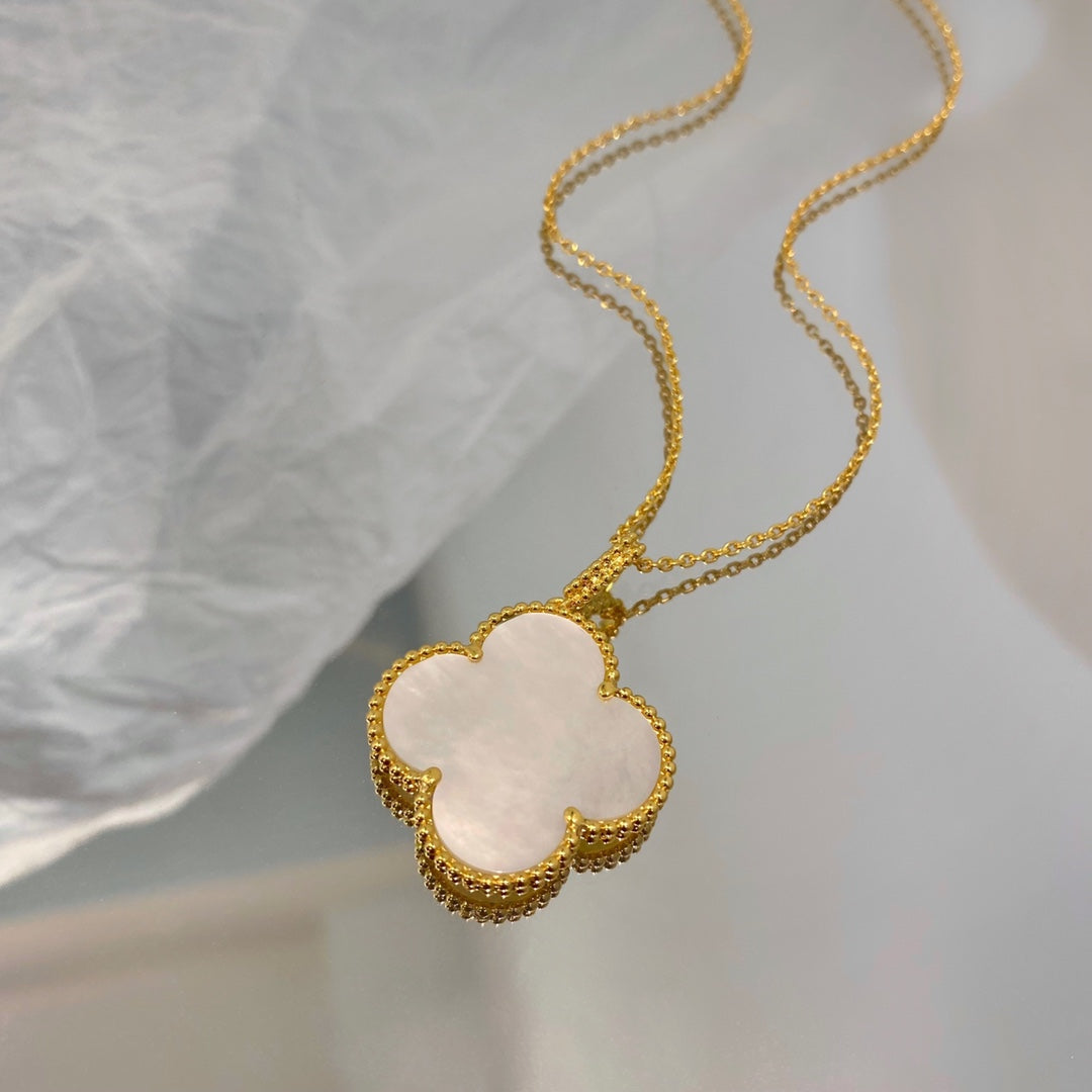 TimiCLOVER 25MM MOP LARGE PENDANT NECKLACE