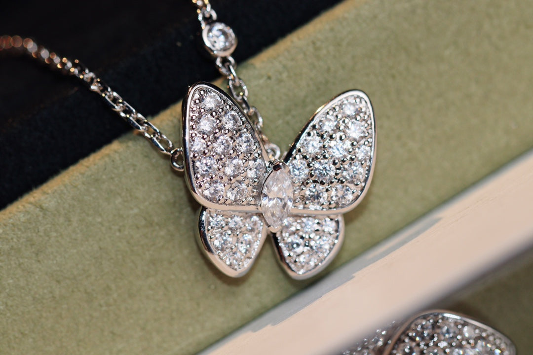 TimiBUTTERFLY DIAMOND NECKLACE