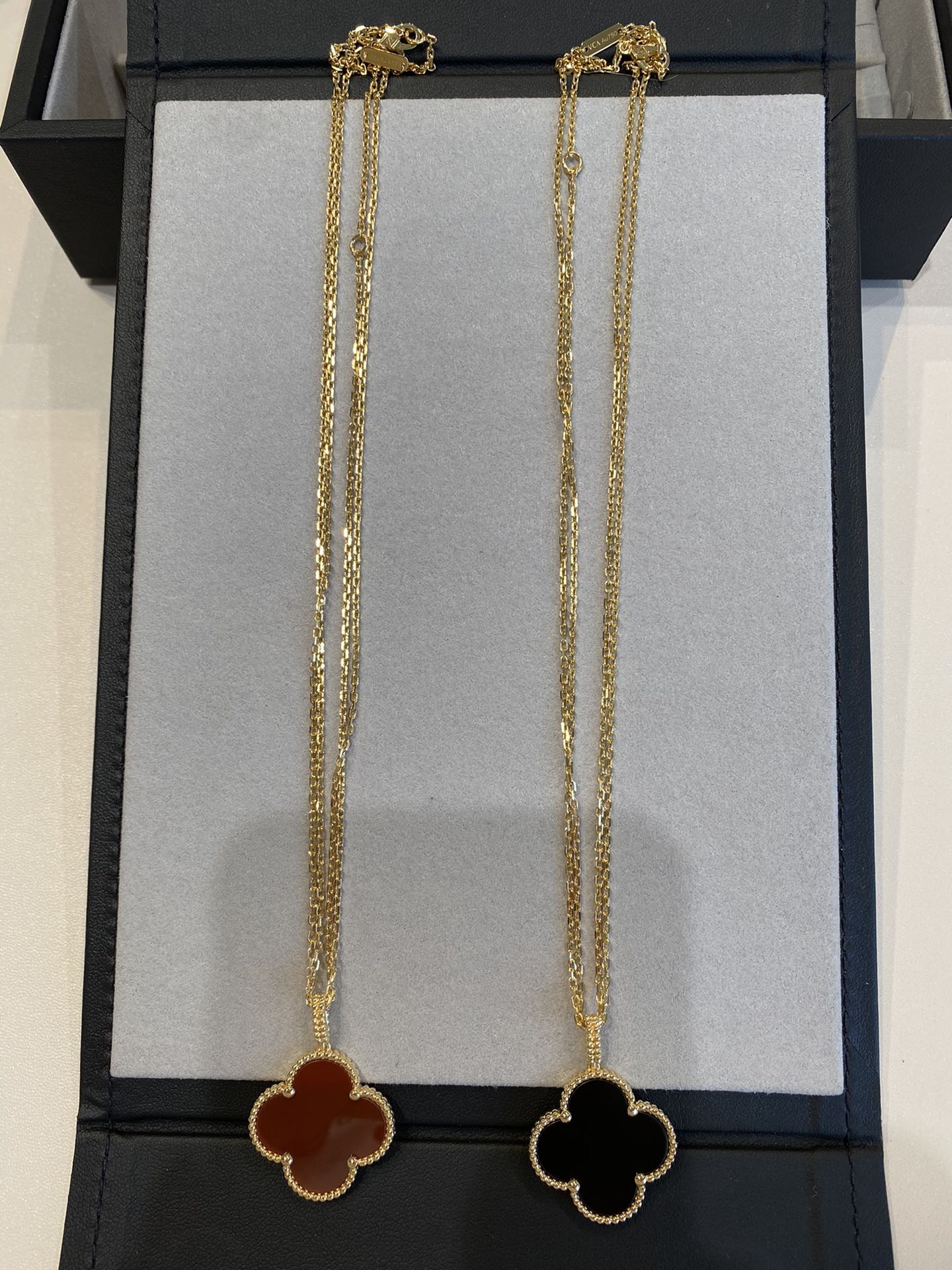 TimiCLOVER 25MM NECKLACE GOLD CARNELIAN