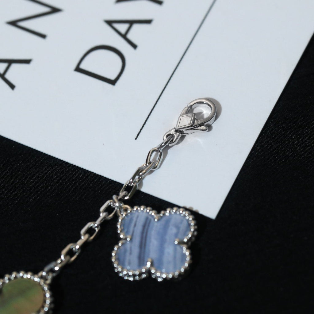 ¡®Timi¡¯CLOVER BRACELET 5 MOTIFS MOP CHALCEDONY SILVER