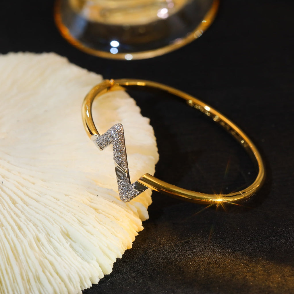 TimiVOLTE UPSITE DOWN GOLD DIAMOND BRACELET