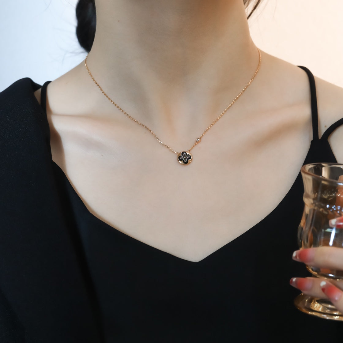 TimiSUN PEDANT PINK GOLD 1 DIAMOND NECKLACE