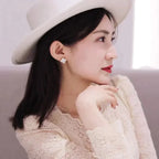 TimiCLOVER MEDIUM 1 MOTIFS  WHITE MOP STUD EARRINGS