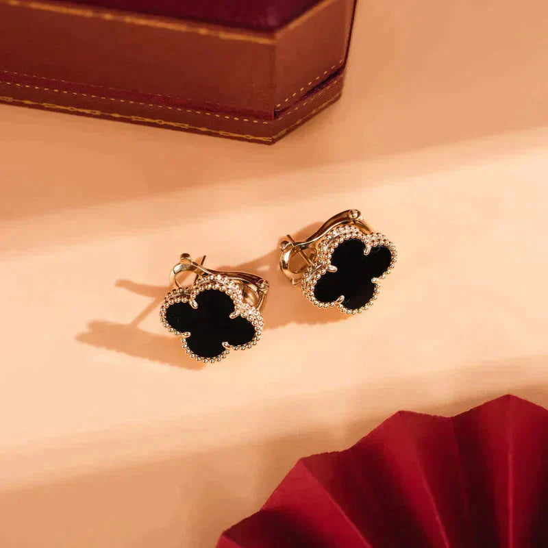 TimiCLOVER MEDIUM 1 MOTIFS  ONYX STUD EARRINGS