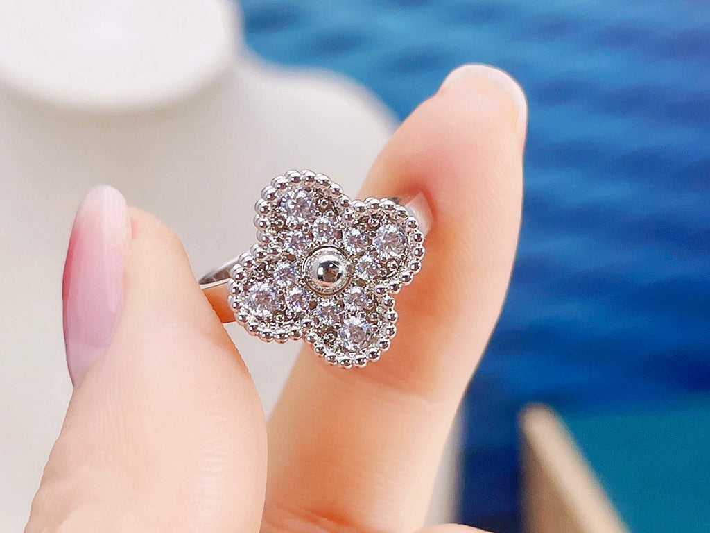 TimiCLOVER DIAMOND RING