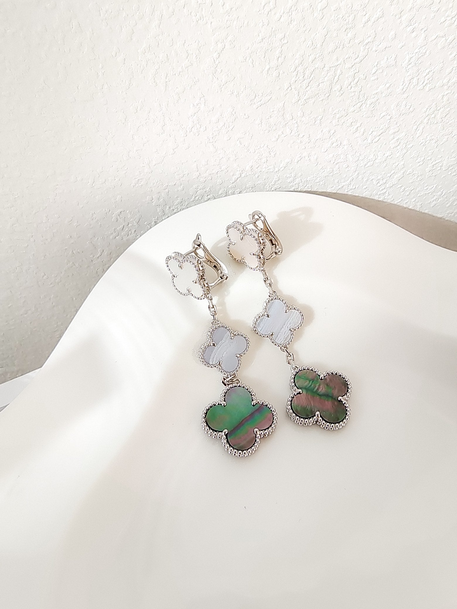 TimiCLOVER 3 MOTIFS CHALCEDONY DARK MOP SILVER EARRINGS