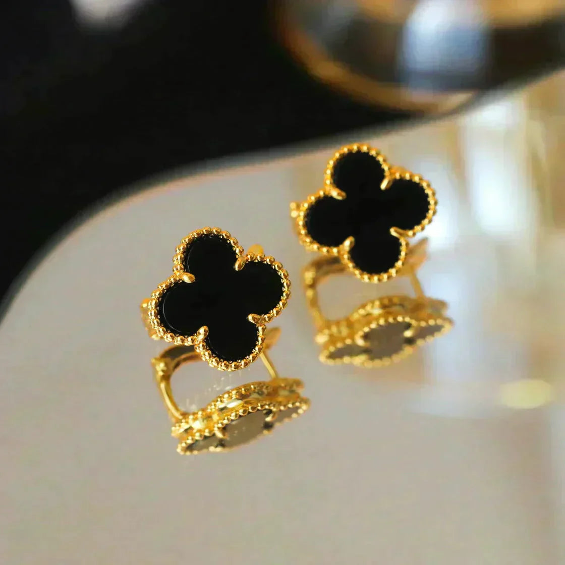TimiCLOVER MEDIUM 1 MOTIFS  ONYX STUD EARRINGS