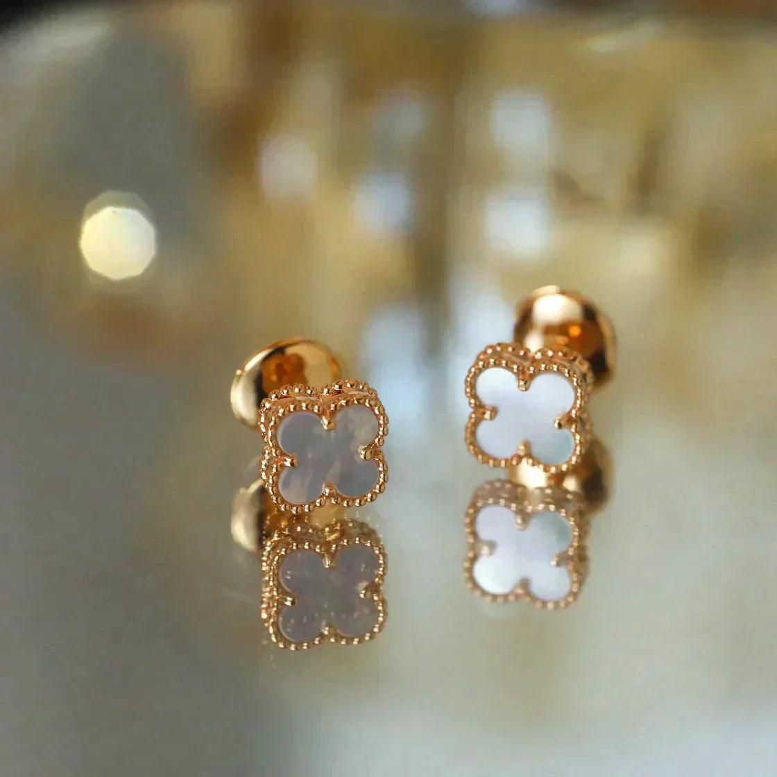 TimiCLOVER MINI 9.5MM WHITE MOP EARRINGS