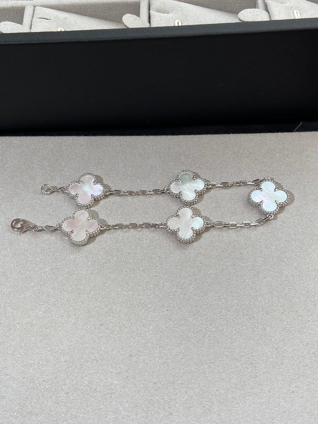 [Timi]New CLOVER WHITE PEARL MOP 5 MOTIF BRACELET COLLECTION