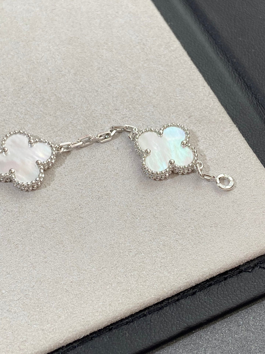 [Timi]New CLOVER WHITE PEARL MOP 5 MOTIF BRACELET COLLECTION