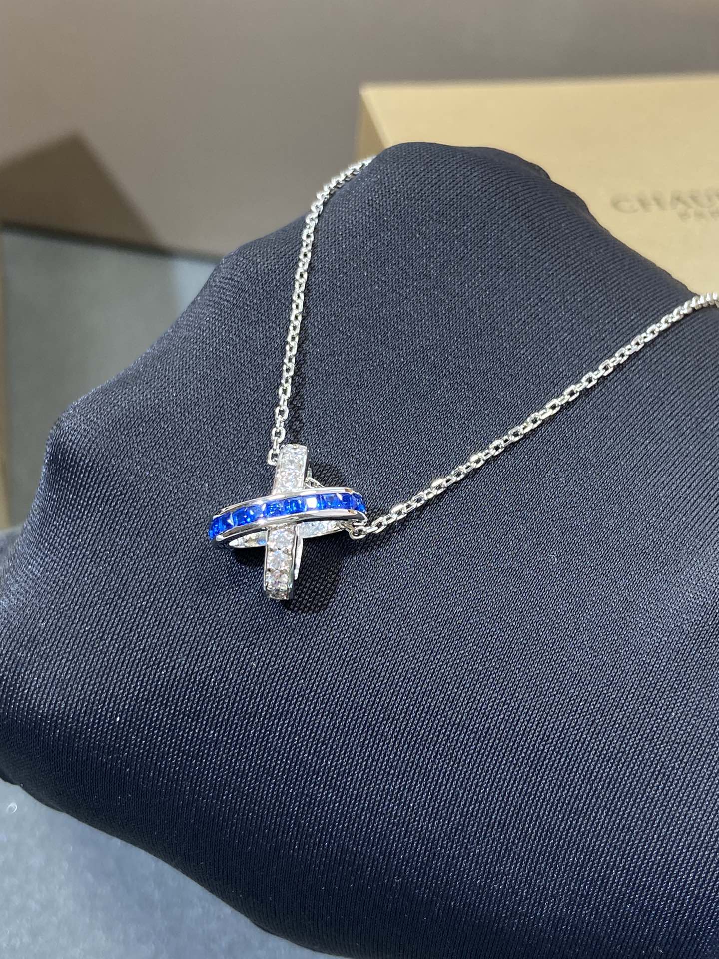 TimiLIENS DIAMOND SILVER NECKLACE
