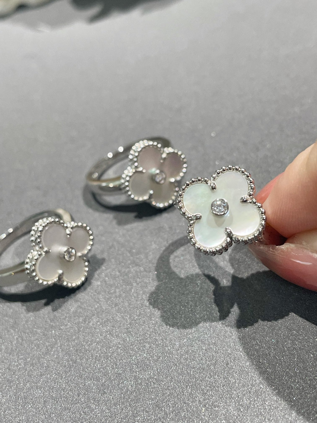 TimiCLOVER SILVER MOP DIAMOND RING