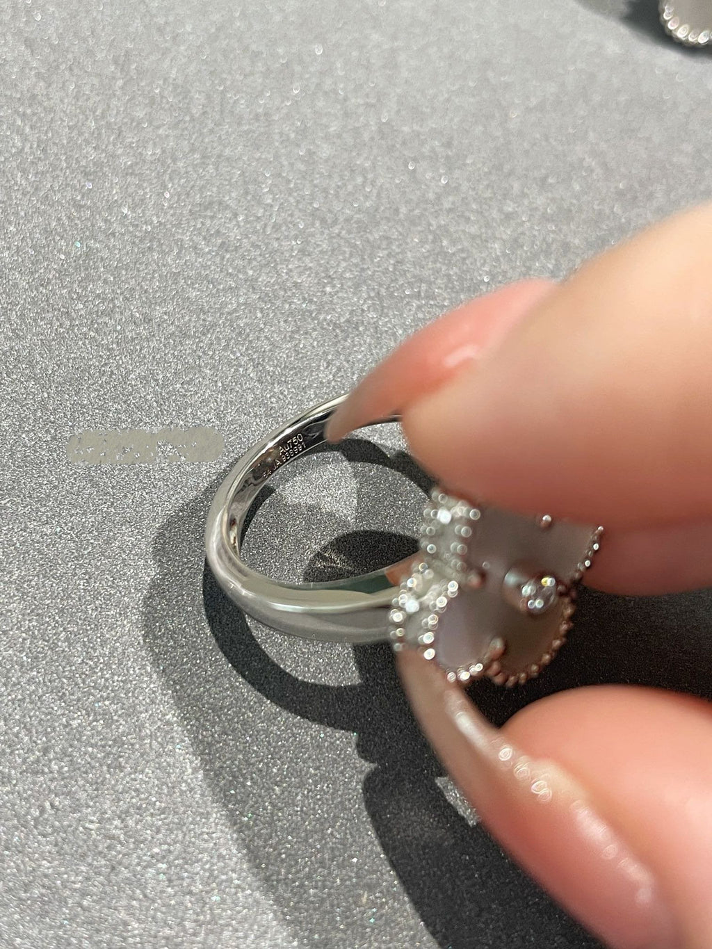 TimiCLOVER SILVER MOP DIAMOND RING