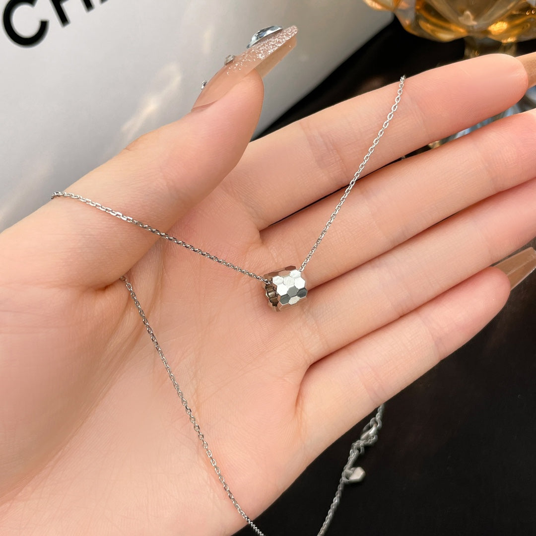TimiBEE MINI NECKLACE