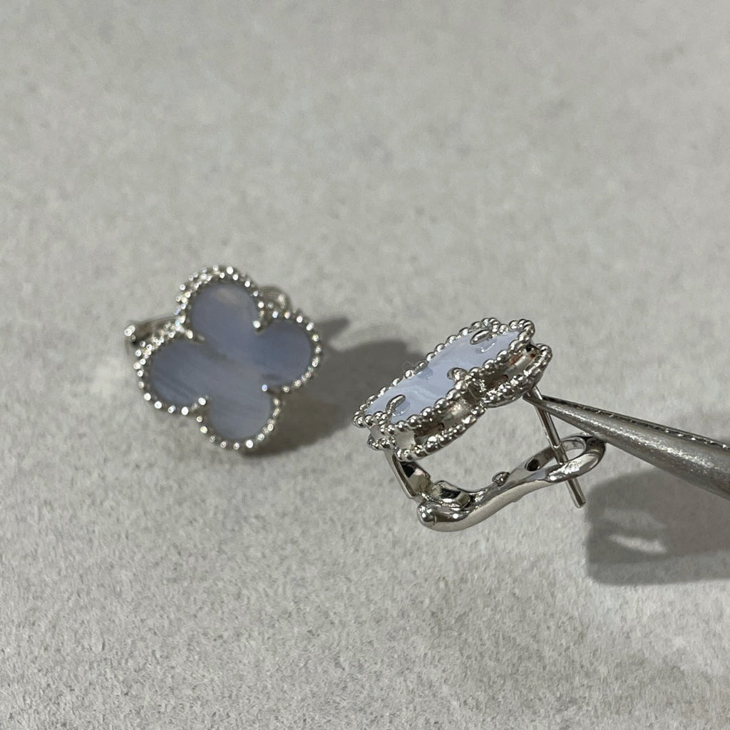 TimiCLOVER CHALCEDONY SILVER STUD EARRINGS