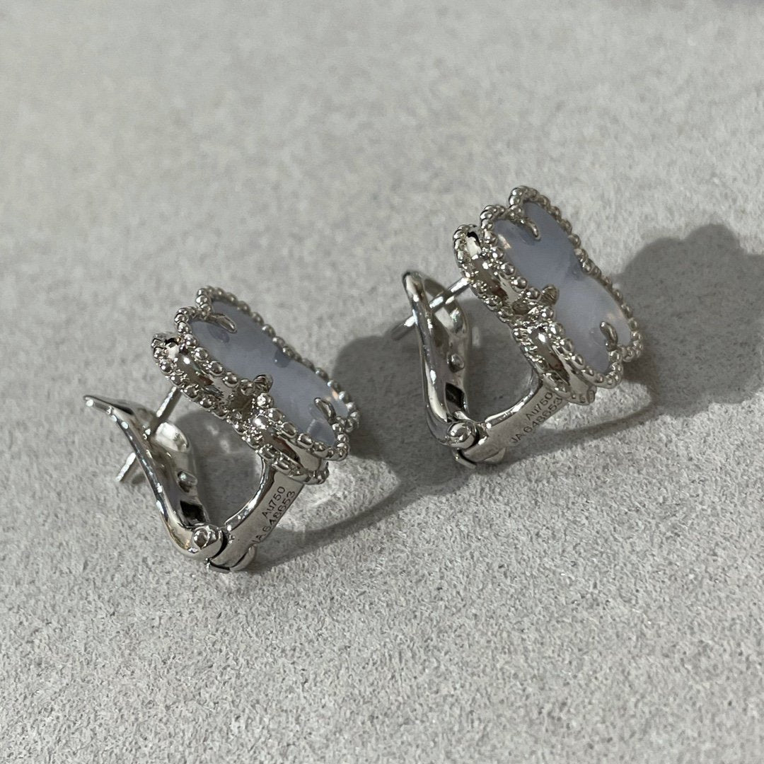 TimiCLOVER CHALCEDONY SILVER STUD EARRINGS