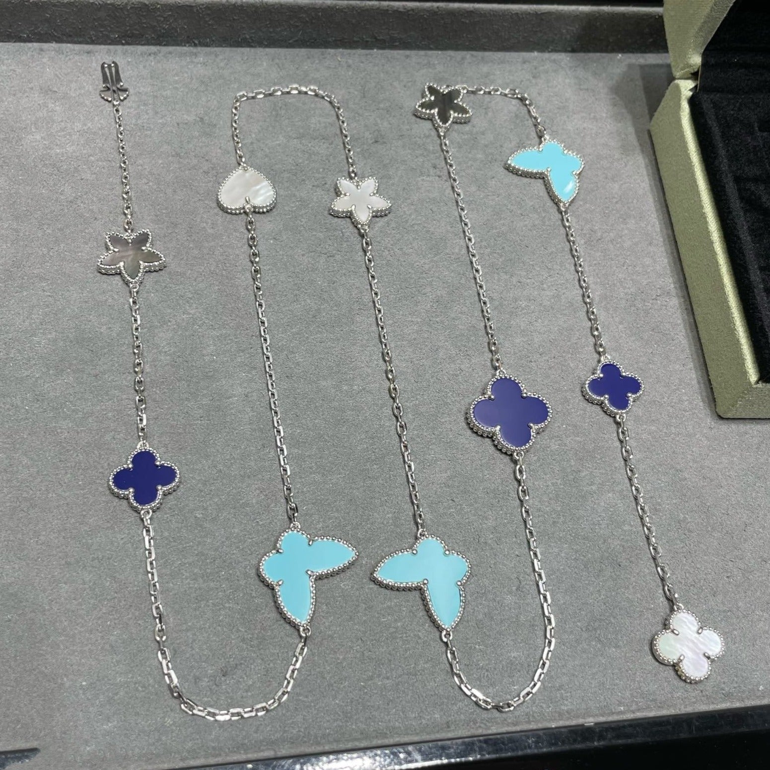 TimiLUCKY CLOVER SILVER 11 MOTIF NECKLACE