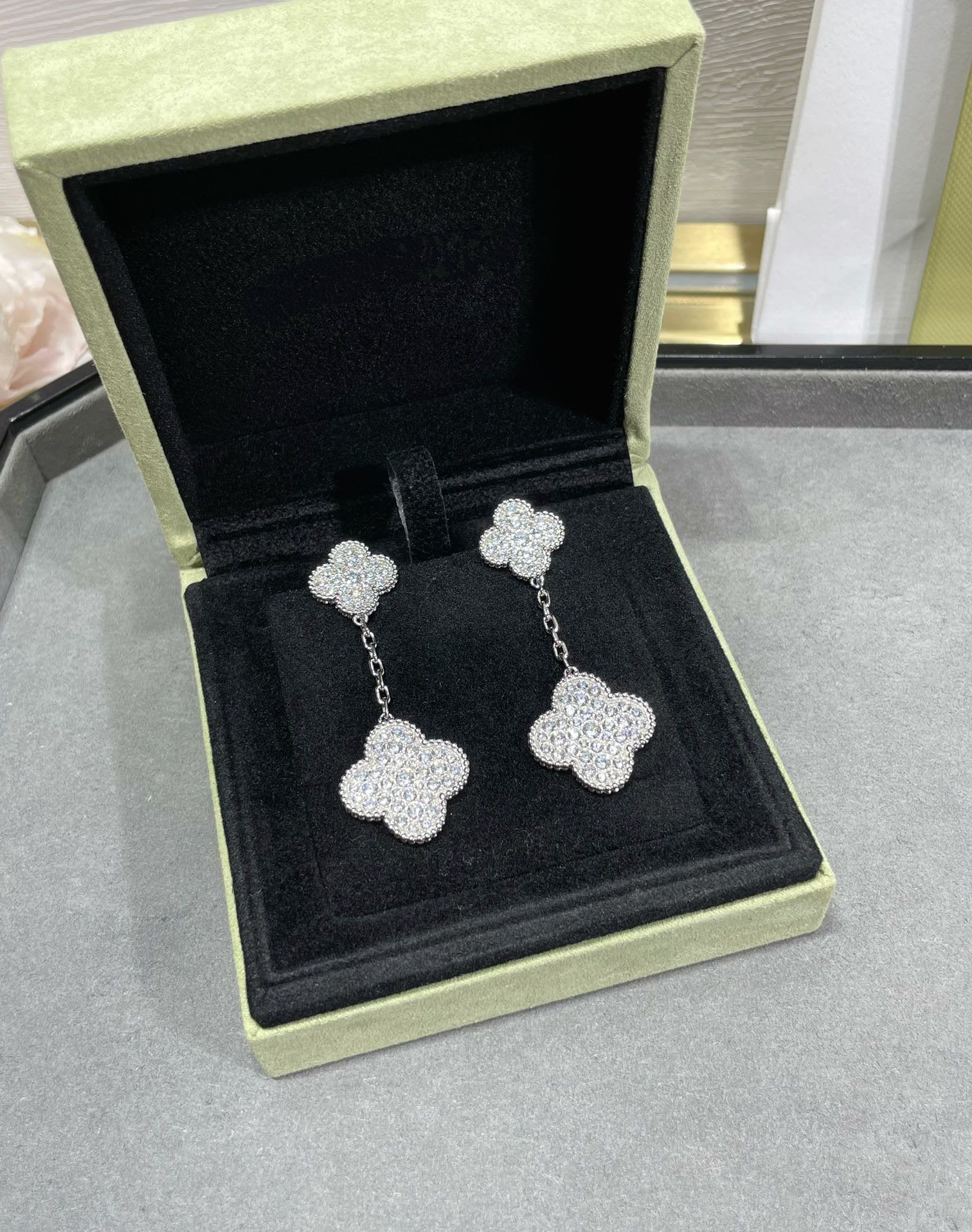 TimiCLOVER 2 MOTIFS DIAMOND PAVED SILVER EARRINGS