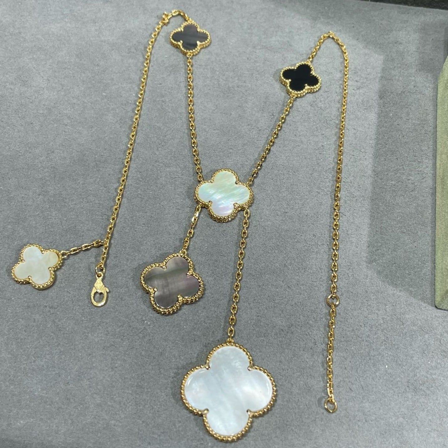 TimiCLOVER 6 MOTIF MOP ONYX GOLD NECKLACE
