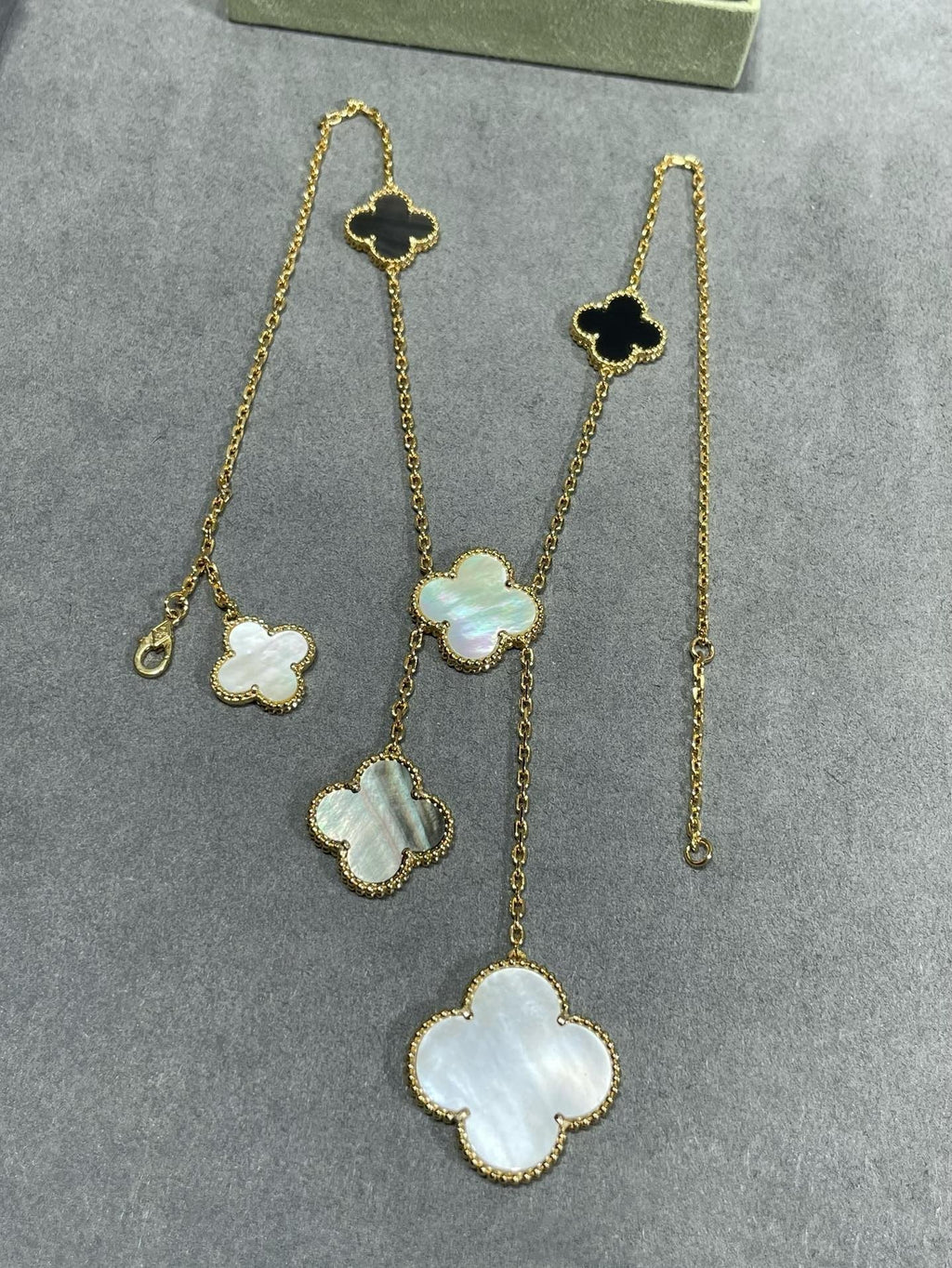 TimiCLOVER 6 MOTIF MOP ONYX GOLD NECKLACE