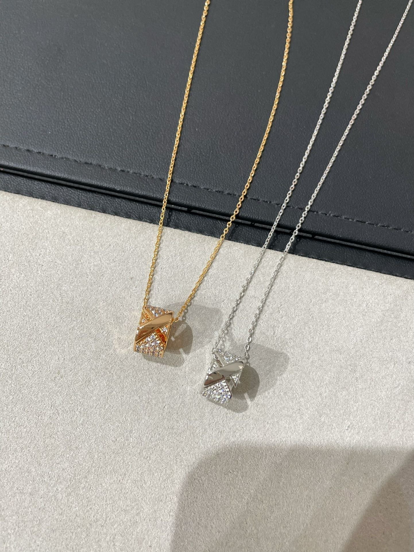 TimiLIENS EVIDENCE DIAMOND PAVED NECKLACE