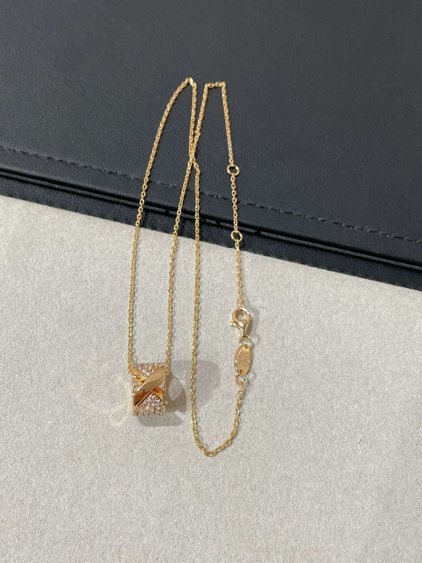 TimiLIENS EVIDENCE DIAMOND PAVED NECKLACE