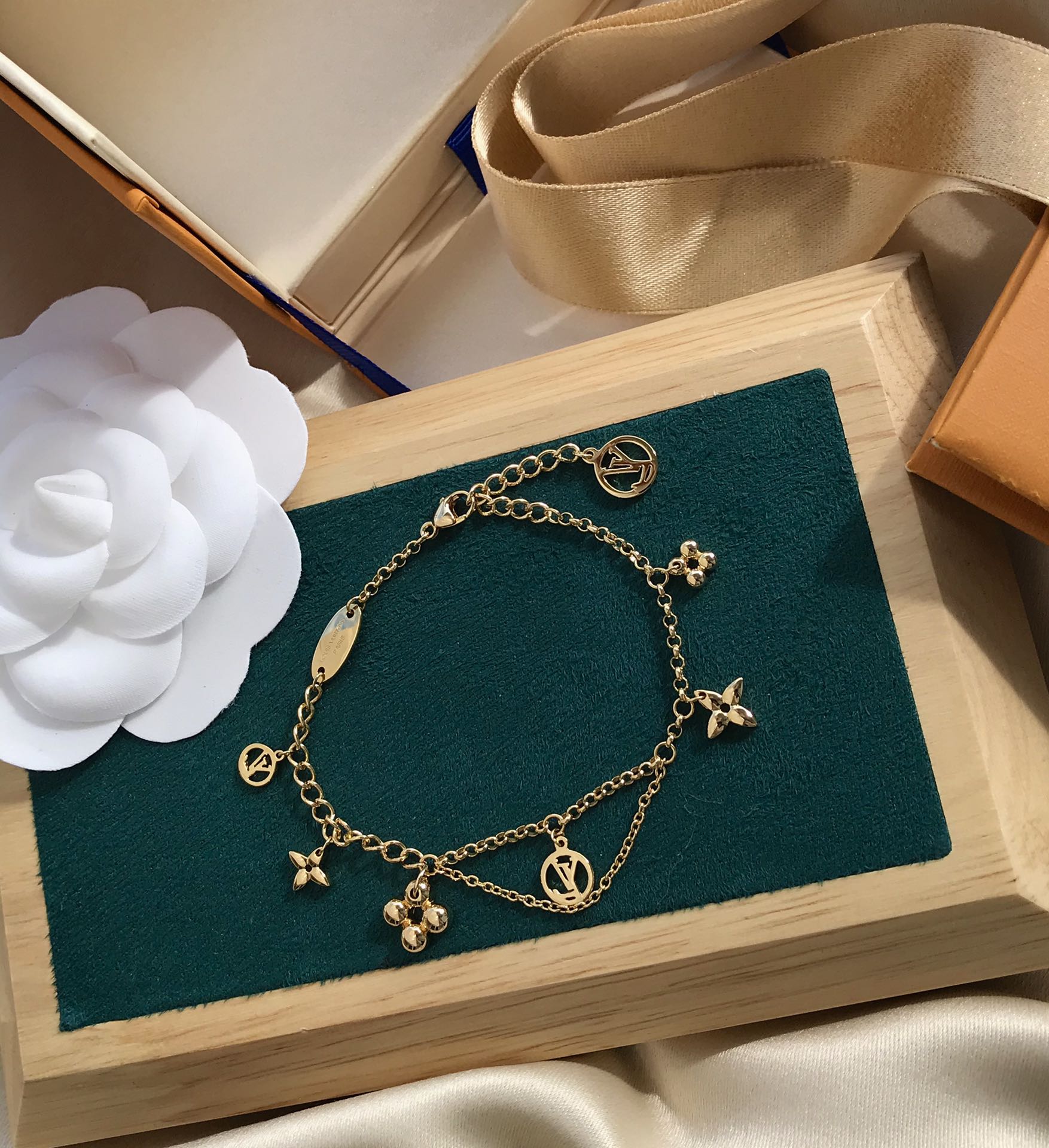 TimiBLOOMING PINK GOLD MOP BRACELET