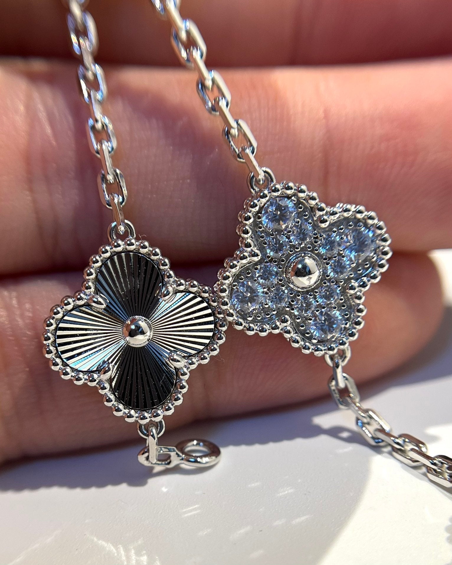 [Timi] CLOVER 5 MOTIF LASER BRACELET COLLECTION