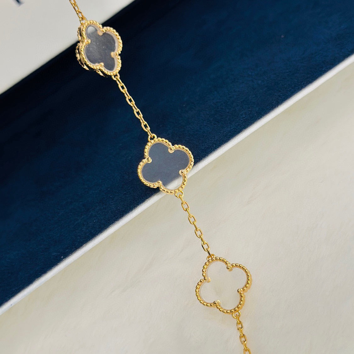 [Timi]New CLOVER 5 MOTIF ROCK CRYSTAL BRACELET