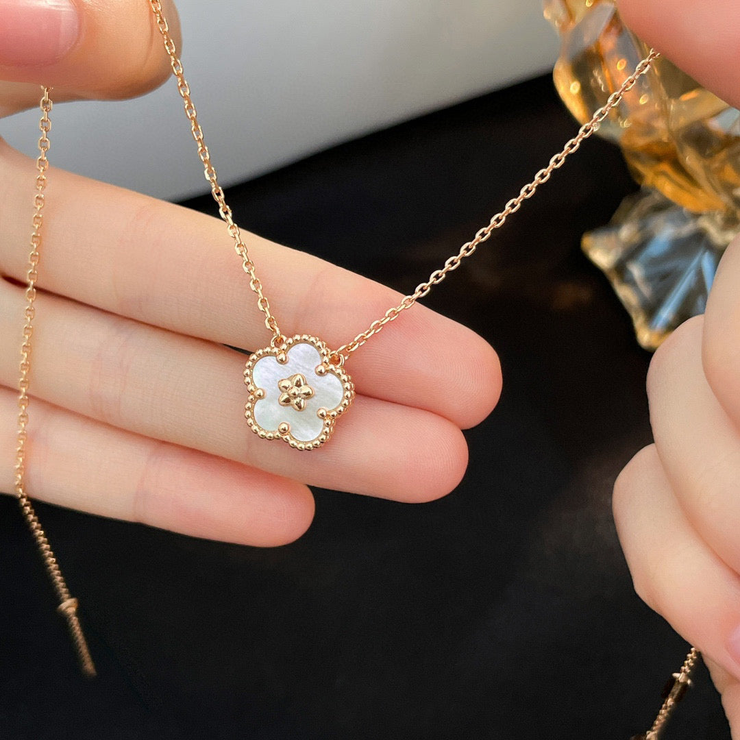 TimiLUCKY  WHITE MOP  PLUM BLOSSOM NECKLACE