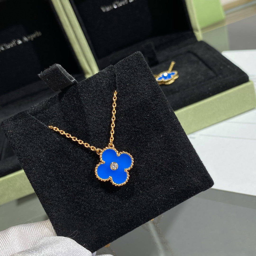TimiCLOVER 15MM DIAMOND AND BLUE AGATE NECKLACE