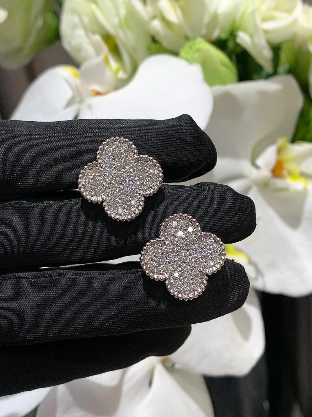 [Timi]CLOVER 20MM MOTIFS DIAMOND STUD EARRINGS SILVER