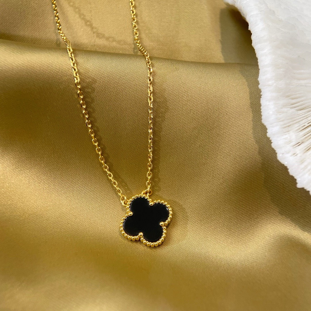 TimiCLOVER 15MM BLACK ONYX SINGLE FLOWER NECKLACE