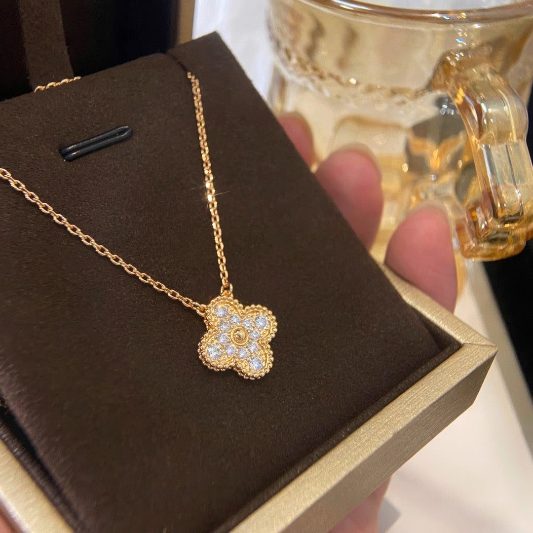 TimiCLOVER 15MM DIAMOND SINGLE FLOWER NECKLACE