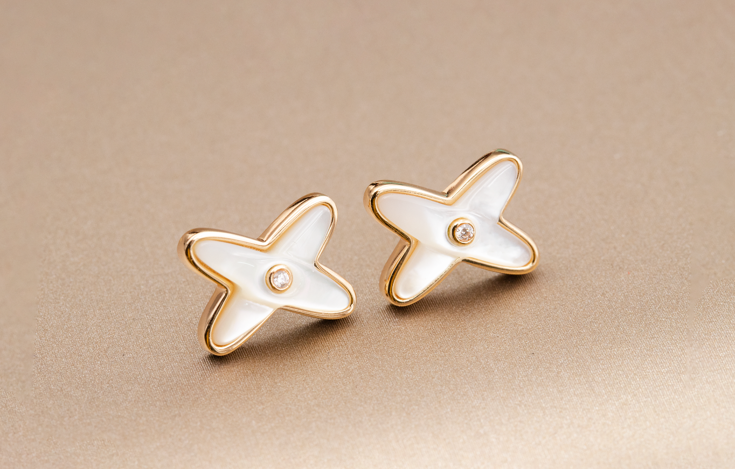 TimiJEUX DE WHITE MOP PINK GOLD DIAMOND EARRINGS