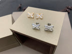 TimiJEUX DE WHITE MOP SILVER DIAMOND EARRINGS
