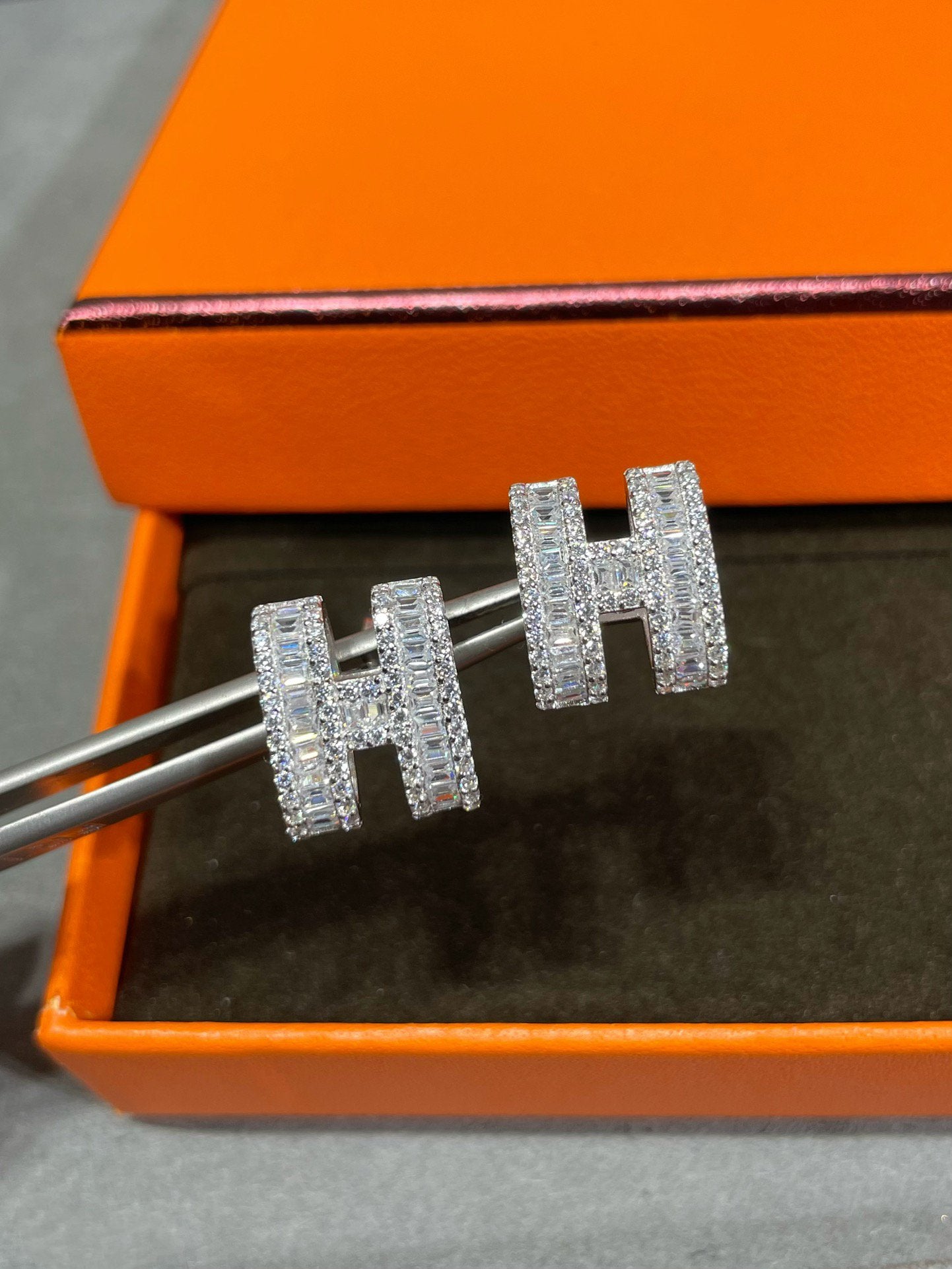 TimiH STUD EARRINGS WITH SILVER DIAMONDS