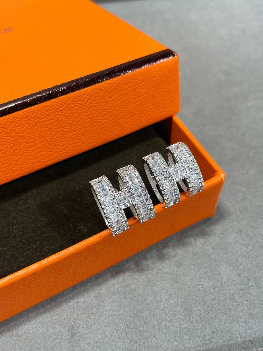 TimiH STUD EARRINGS WITH SILVER DIAMONDS