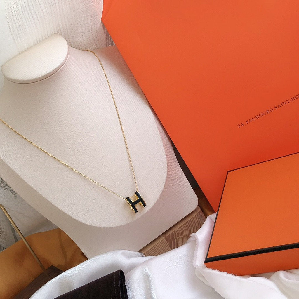 TimiHM CLIC BLACK ENAMEL GOLD NECKLACE
