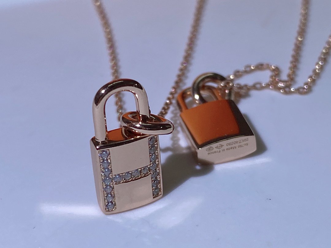 TimiHM ADVANCED NICHE LOCK HEAD NECKLACE DIAMONDS
