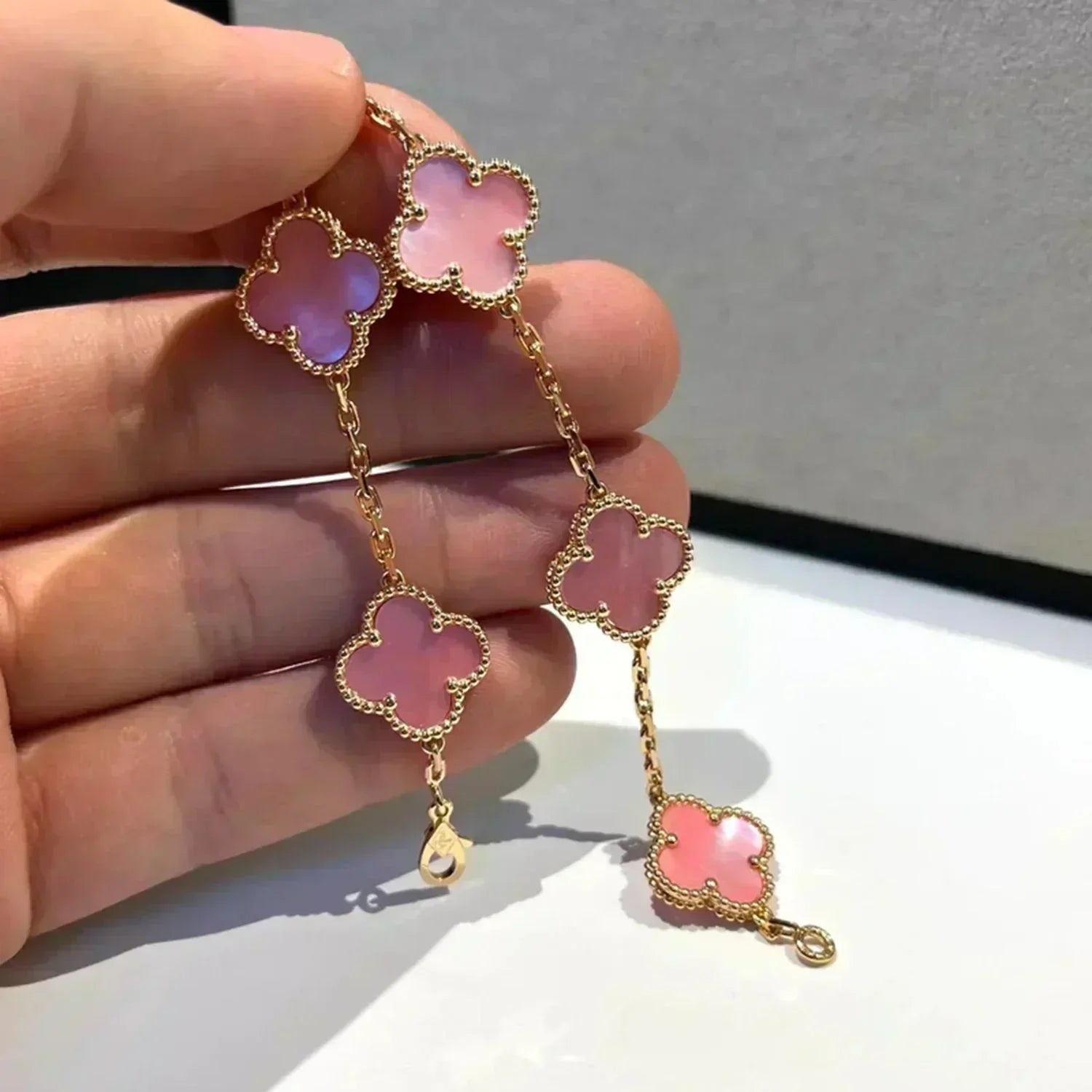 [Timi]New  CLOVER 5 MOTIFS  PINK MOP BRACELET COLLECTION