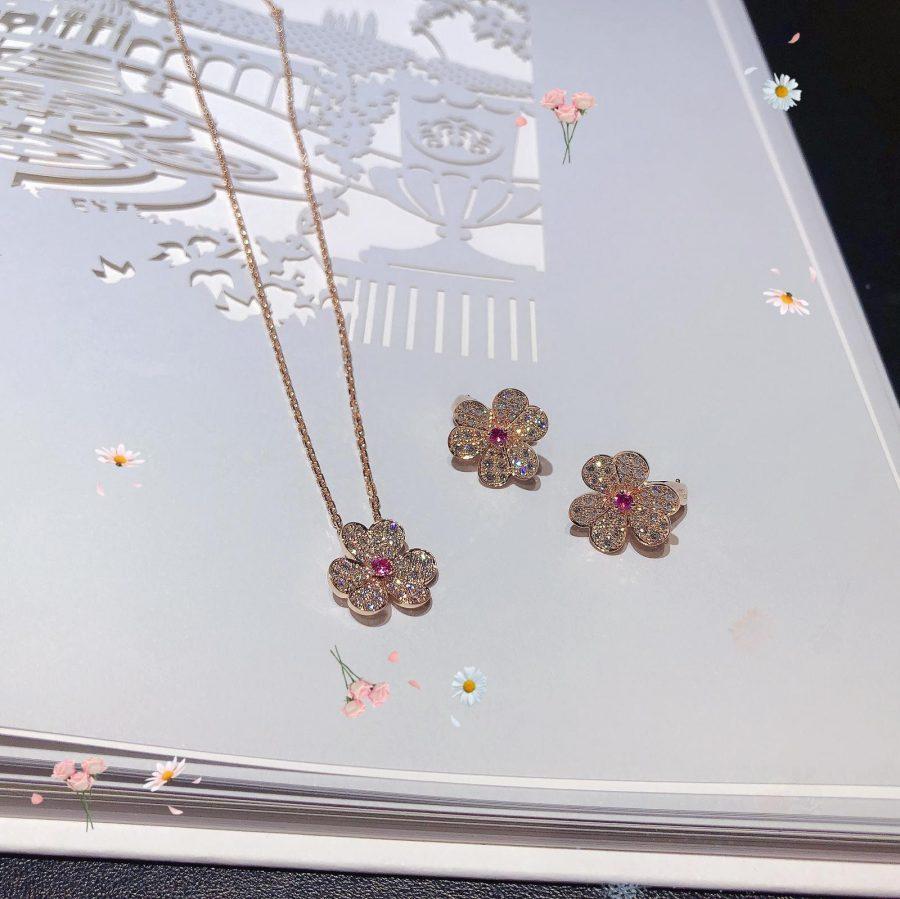 TimiFRIVOLE PINK GOLD FLOWER DIAMOND EARRINGS