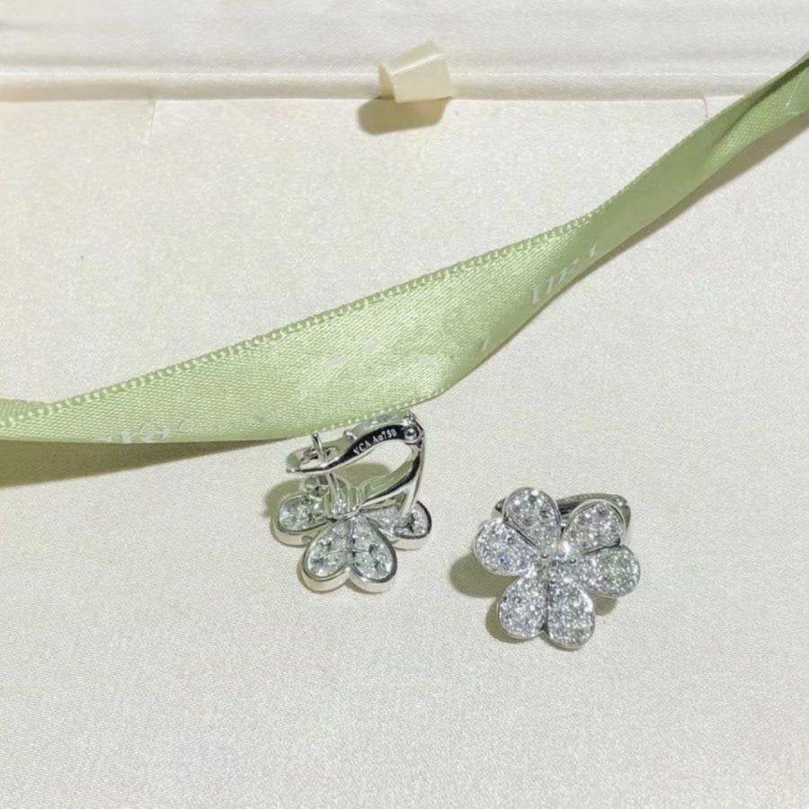 TimiFRIVOLE SILVER FLOWER DIAMOND EARRINGS